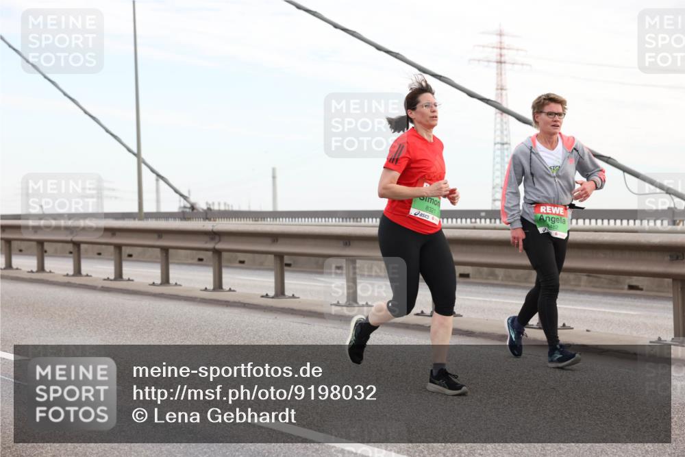 03.10.2025 - Köhlbrandbrückenlauf Lena Gebhardt http://msf.ph/oto/9198032 03.10.2025 15:33:13 Position 1 8321, 8482 meine-sportfotos.de