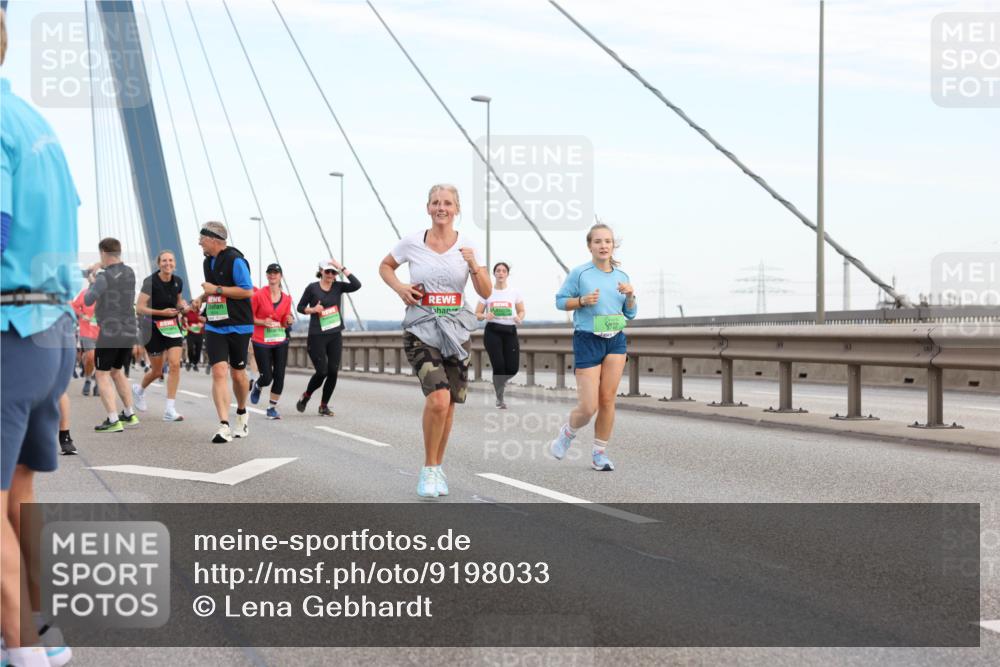 03.10.2025 - Köhlbrandbrückenlauf Lena Gebhardt http://msf.ph/oto/9198033 03.10.2025 15:33:14 Position 1  meine-sportfotos.de