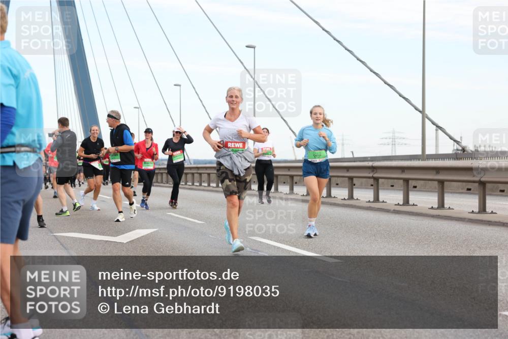 03.10.2025 - Köhlbrandbrückenlauf Lena Gebhardt http://msf.ph/oto/9198035 03.10.2025 15:33:14 Position 1  meine-sportfotos.de