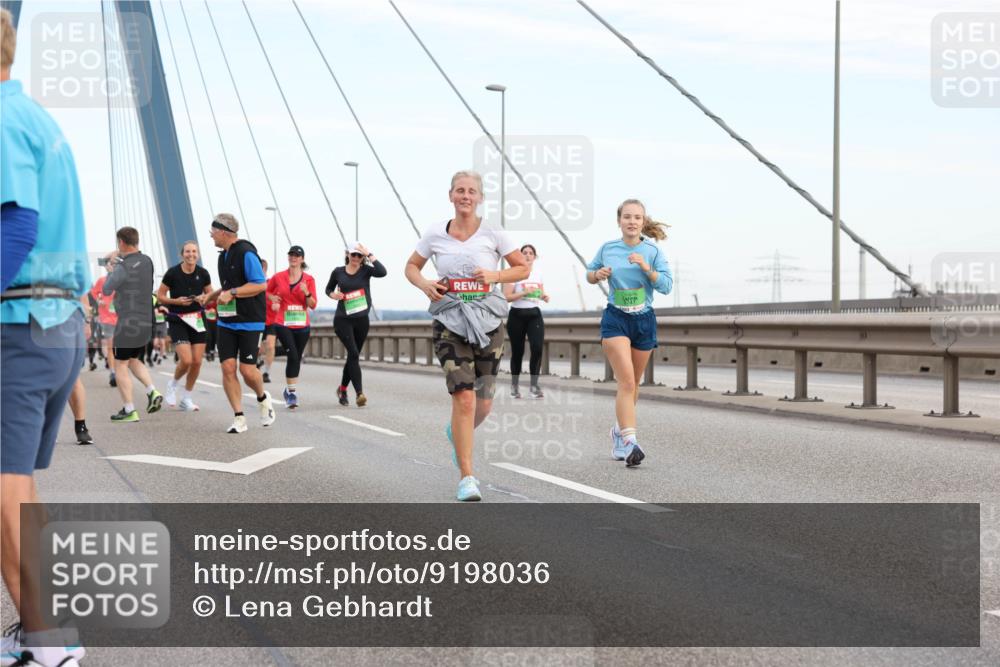 03.10.2025 - Köhlbrandbrückenlauf Lena Gebhardt http://msf.ph/oto/9198036 03.10.2025 15:33:14 Position 1  meine-sportfotos.de