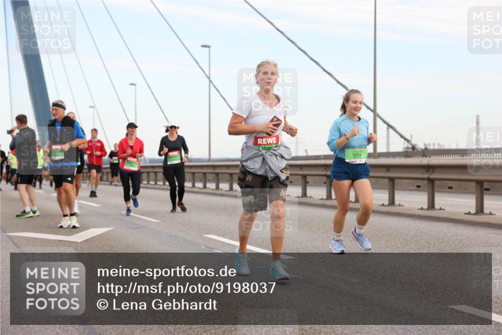 03.10.2025 - Köhlbrandbrückenlauf Lena Gebhardt http://msf.ph/oto/9198037 03.10.2025 15:33:15 Position 1 9747 meine-sportfotos.de