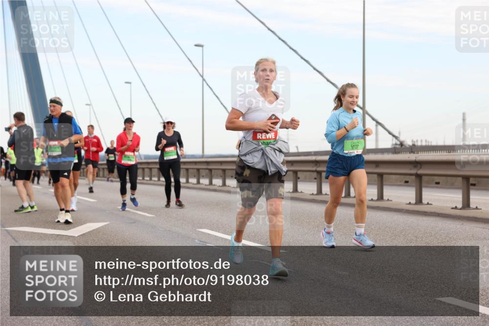 03.10.2025 - Köhlbrandbrückenlauf Lena Gebhardt http://msf.ph/oto/9198038 03.10.2025 15:33:15 Position 1 947 meine-sportfotos.de