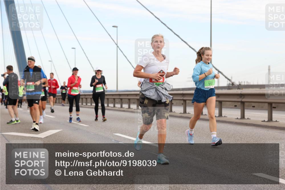 03.10.2025 - Köhlbrandbrückenlauf Lena Gebhardt http://msf.ph/oto/9198039 03.10.2025 15:33:15 Position 1  meine-sportfotos.de