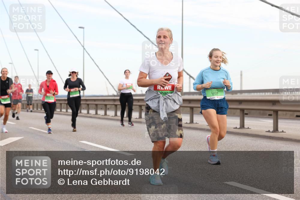 03.10.2025 - Köhlbrandbrückenlauf Lena Gebhardt http://msf.ph/oto/9198042 03.10.2025 15:33:16 Position 1  meine-sportfotos.de
