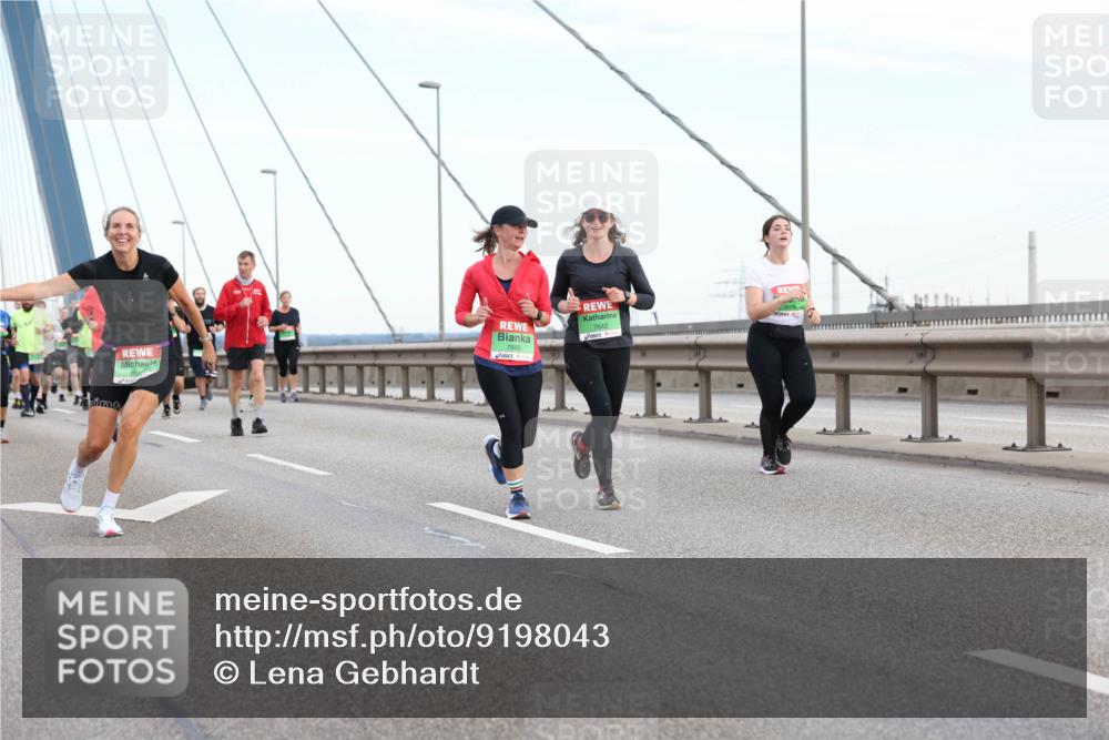 03.10.2025 - Köhlbrandbrückenlauf Lena Gebhardt http://msf.ph/oto/9198043 03.10.2025 15:33:17 Position 1 7665, 7842 meine-sportfotos.de