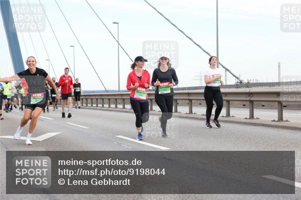 03.10.2025 - Köhlbrandbrückenlauf Lena Gebhardt http://msf.ph/oto/9198044 03.10.2025 15:33:17 Position 1 891, 7665, 7842 meine-sportfotos.de