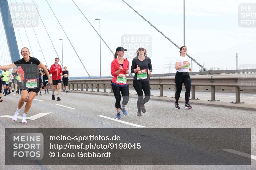 03.10.2025 - Köhlbrandbrückenlauf Lena Gebhardt http://msf.ph/oto/9198045 03.10.2025 15:33:17 Position 1 8917, 7665, 7842 meine-sportfotos.de