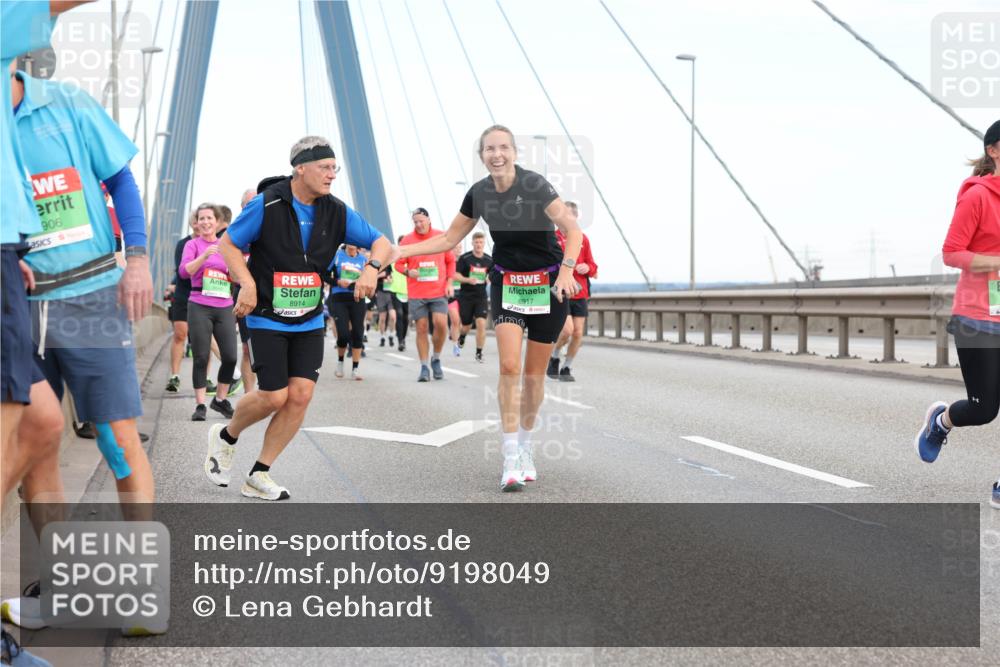 03.10.2025 - Köhlbrandbrückenlauf Lena Gebhardt http://msf.ph/oto/9198049 03.10.2025 15:33:18 Position 1 906, 8914, 8917 meine-sportfotos.de