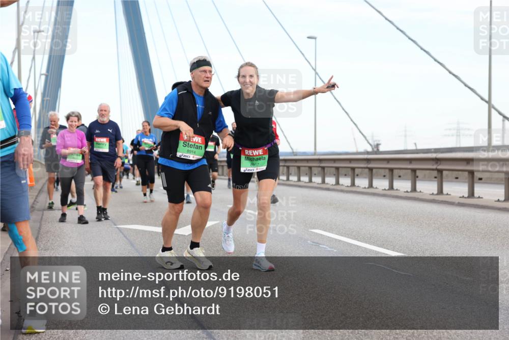 03.10.2025 - Köhlbrandbrückenlauf Lena Gebhardt http://msf.ph/oto/9198051 03.10.2025 15:33:18 Position 1 8914, 8917 meine-sportfotos.de