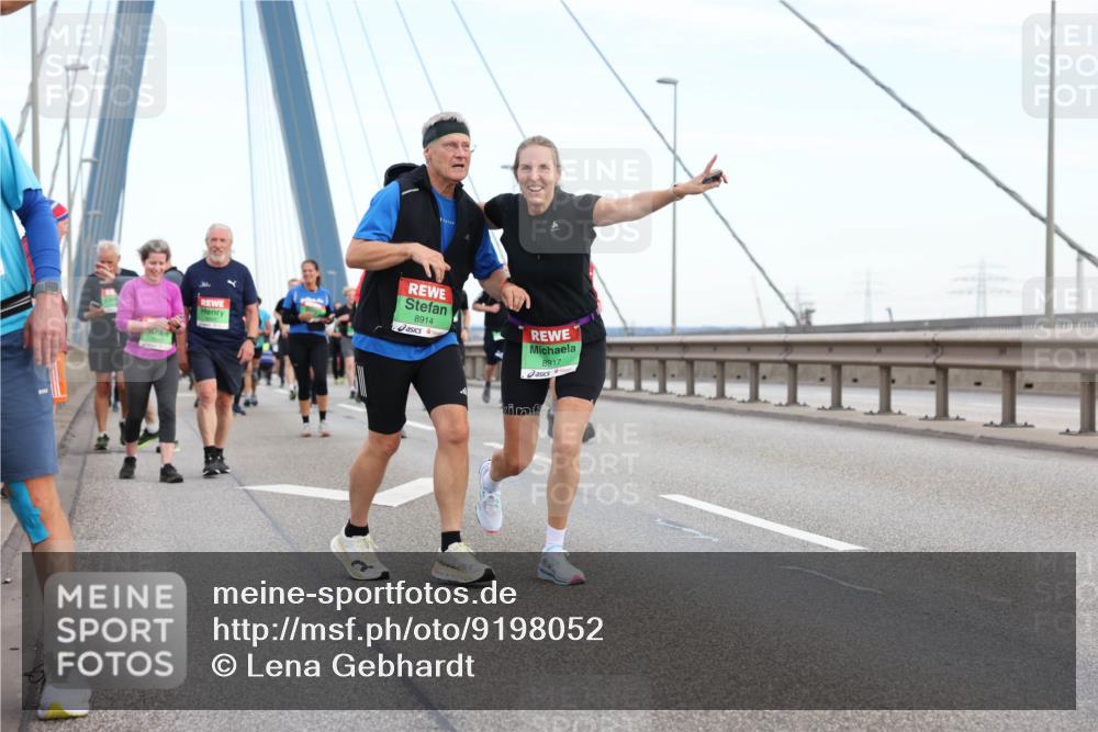 03.10.2025 - Köhlbrandbrückenlauf Lena Gebhardt http://msf.ph/oto/9198052 03.10.2025 15:33:19 Position 1 8914, 8917 meine-sportfotos.de