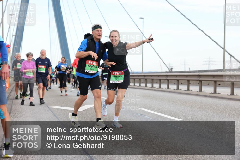 03.10.2025 - Köhlbrandbrückenlauf Lena Gebhardt http://msf.ph/oto/9198053 03.10.2025 15:33:19 Position 1 8914, 8917 meine-sportfotos.de