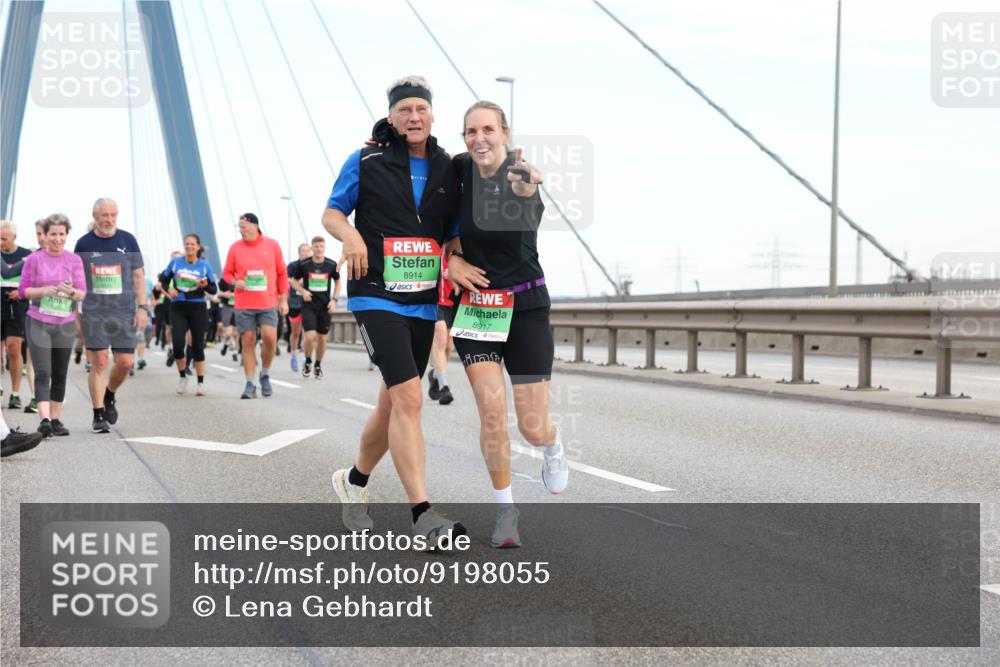 03.10.2025 - Köhlbrandbrückenlauf Lena Gebhardt http://msf.ph/oto/9198055 03.10.2025 15:33:19 Position 1 8914, 8917 meine-sportfotos.de