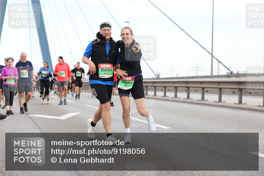03.10.2025 - Köhlbrandbrückenlauf Lena Gebhardt http://msf.ph/oto/9198056 03.10.2025 15:33:19 Position 1 8914, 8917 meine-sportfotos.de