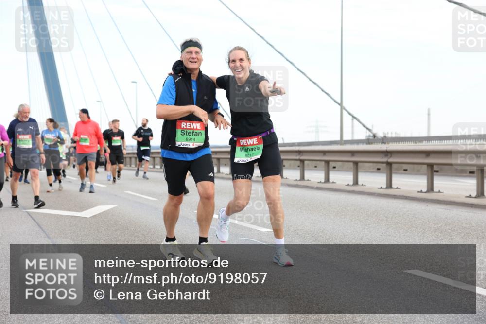 03.10.2025 - Köhlbrandbrückenlauf Lena Gebhardt http://msf.ph/oto/9198057 03.10.2025 15:33:19 Position 1 8914, 8917 meine-sportfotos.de