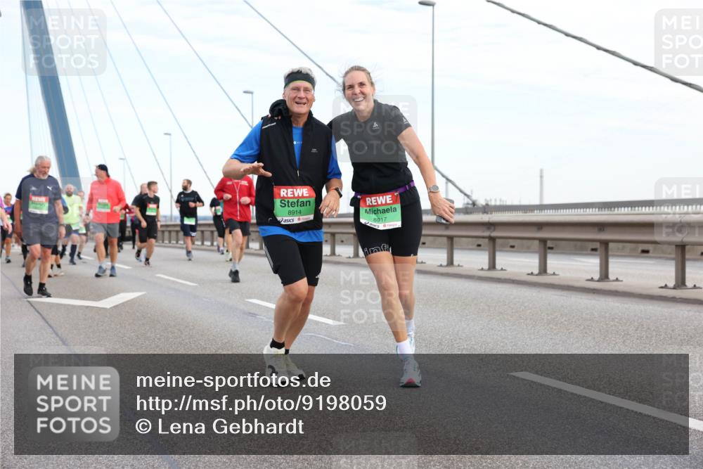 03.10.2025 - Köhlbrandbrückenlauf Lena Gebhardt http://msf.ph/oto/9198059 03.10.2025 15:33:20 Position 1 8914, 8917 meine-sportfotos.de