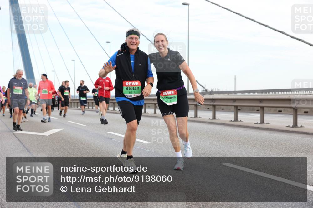 03.10.2025 - Köhlbrandbrückenlauf Lena Gebhardt http://msf.ph/oto/9198060 03.10.2025 15:33:20 Position 1 8914, 8917 meine-sportfotos.de