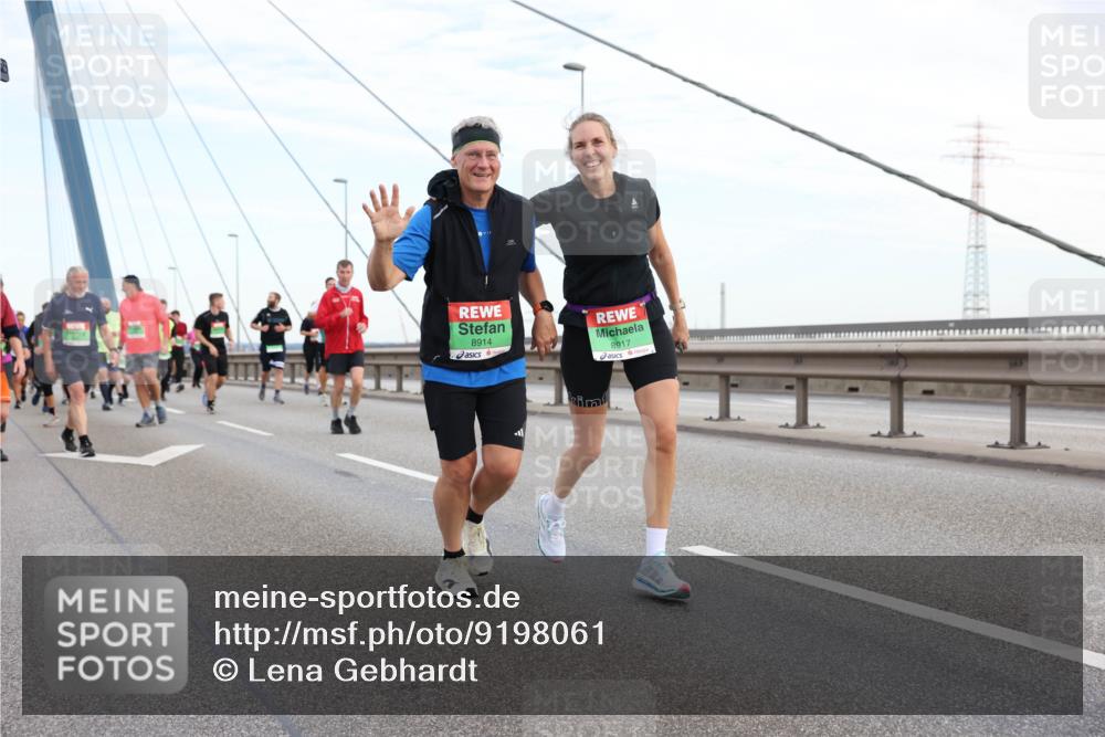 03.10.2025 - Köhlbrandbrückenlauf Lena Gebhardt http://msf.ph/oto/9198061 03.10.2025 15:33:20 Position 1 8914, 8917 meine-sportfotos.de