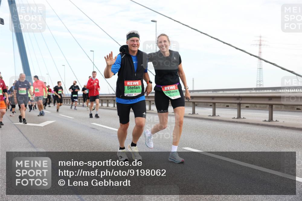 03.10.2025 - Köhlbrandbrückenlauf Lena Gebhardt http://msf.ph/oto/9198062 03.10.2025 15:33:20 Position 1 8914, 8917 meine-sportfotos.de