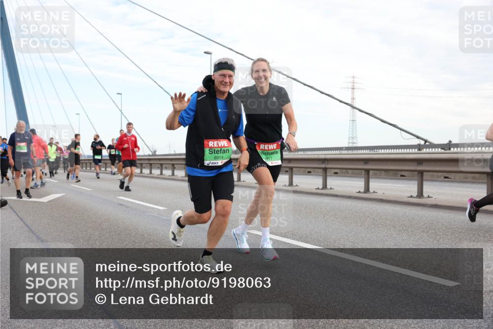 03.10.2025 - Köhlbrandbrückenlauf Lena Gebhardt http://msf.ph/oto/9198063 03.10.2025 15:33:20 Position 1 8914, 8917 meine-sportfotos.de
