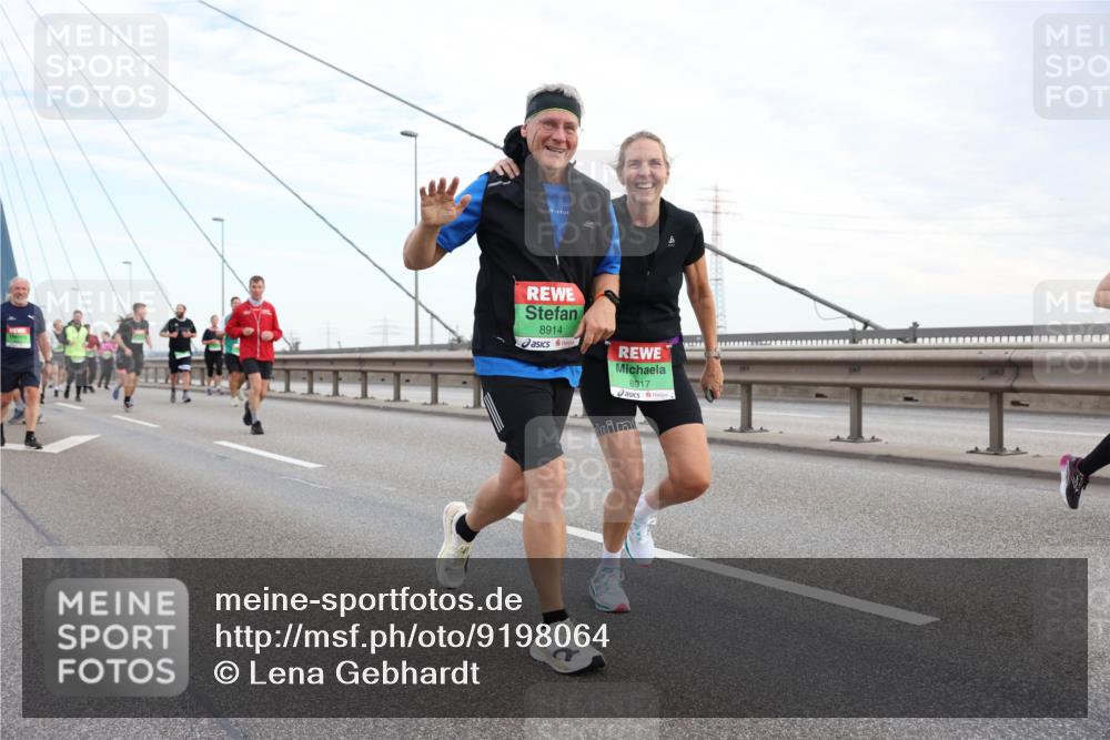 03.10.2025 - Köhlbrandbrückenlauf Lena Gebhardt http://msf.ph/oto/9198064 03.10.2025 15:33:21 Position 1 8914, 8917 meine-sportfotos.de