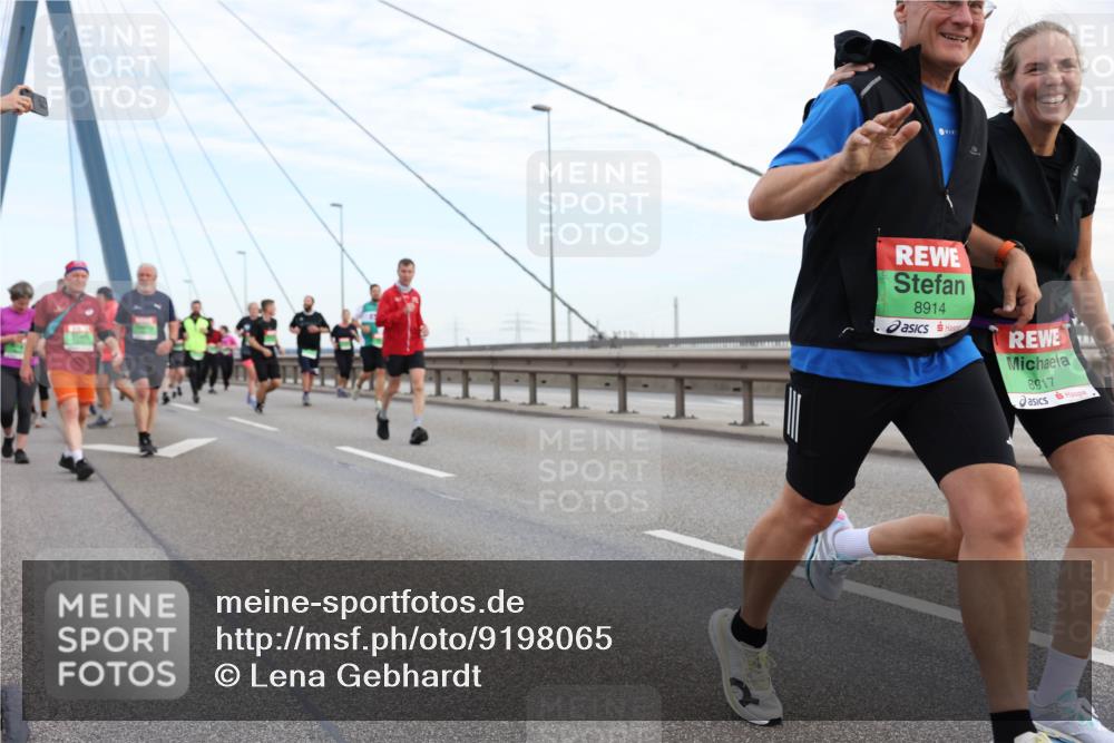 03.10.2025 - Köhlbrandbrückenlauf Lena Gebhardt http://msf.ph/oto/9198065 03.10.2025 15:33:21 Position 1 8914, 8917 meine-sportfotos.de