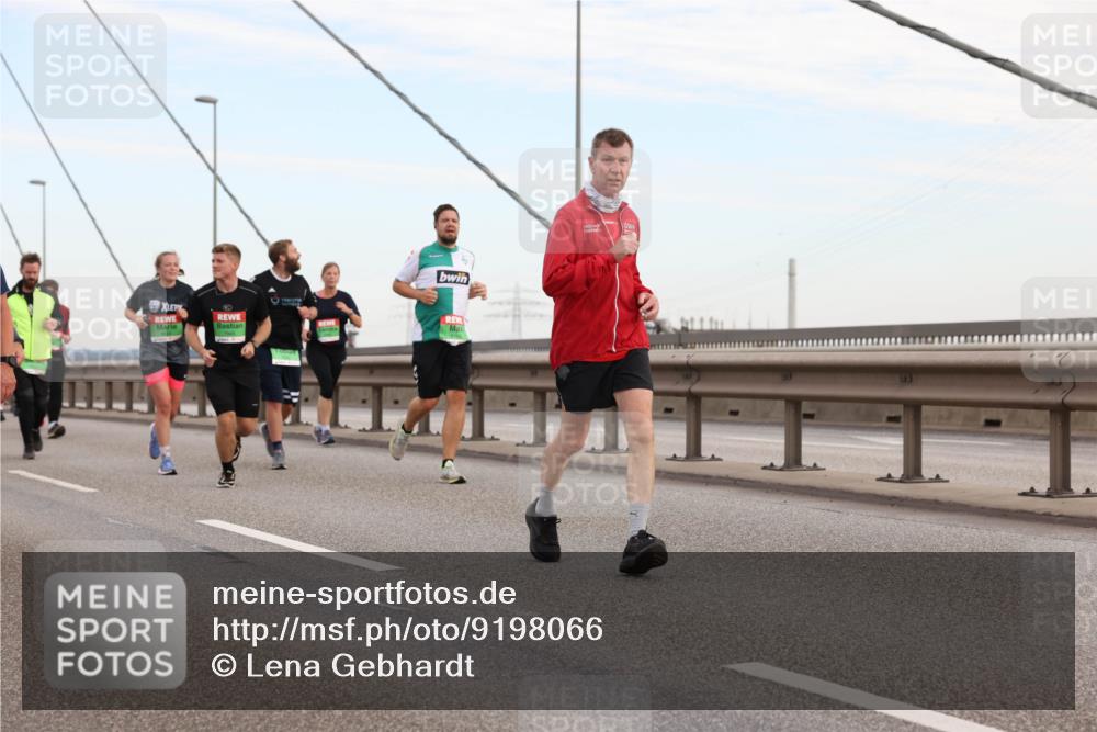 03.10.2025 - Köhlbrandbrückenlauf Lena Gebhardt http://msf.ph/oto/9198066 03.10.2025 15:33:22 Position 1 7945 meine-sportfotos.de