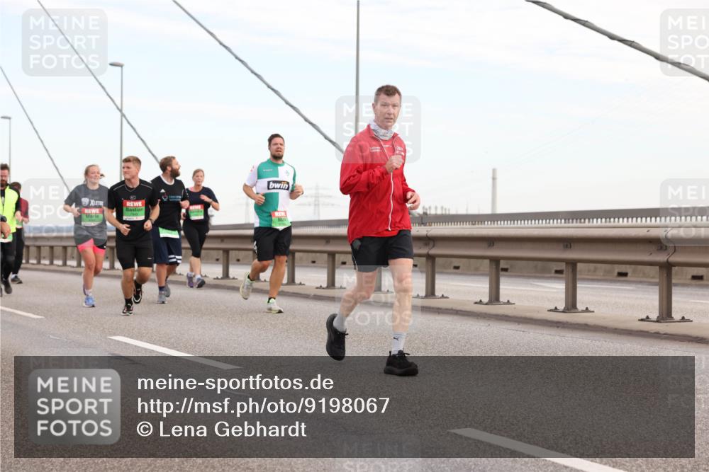 03.10.2025 - Köhlbrandbrückenlauf Lena Gebhardt http://msf.ph/oto/9198067 03.10.2025 15:33:22 Position 1  meine-sportfotos.de