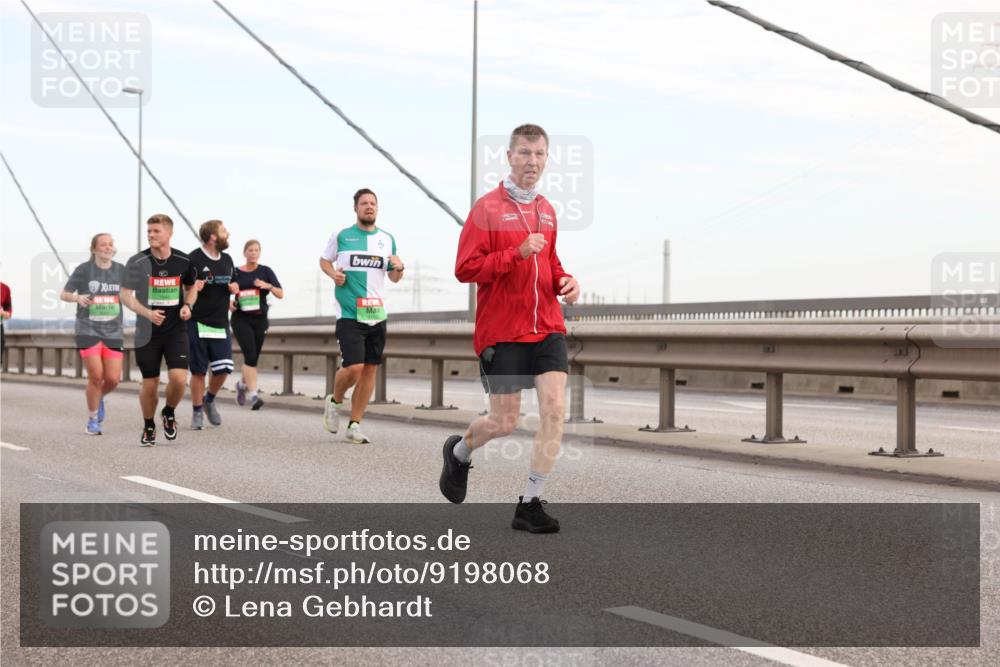 03.10.2025 - Köhlbrandbrückenlauf Lena Gebhardt http://msf.ph/oto/9198068 03.10.2025 15:33:22 Position 1  meine-sportfotos.de