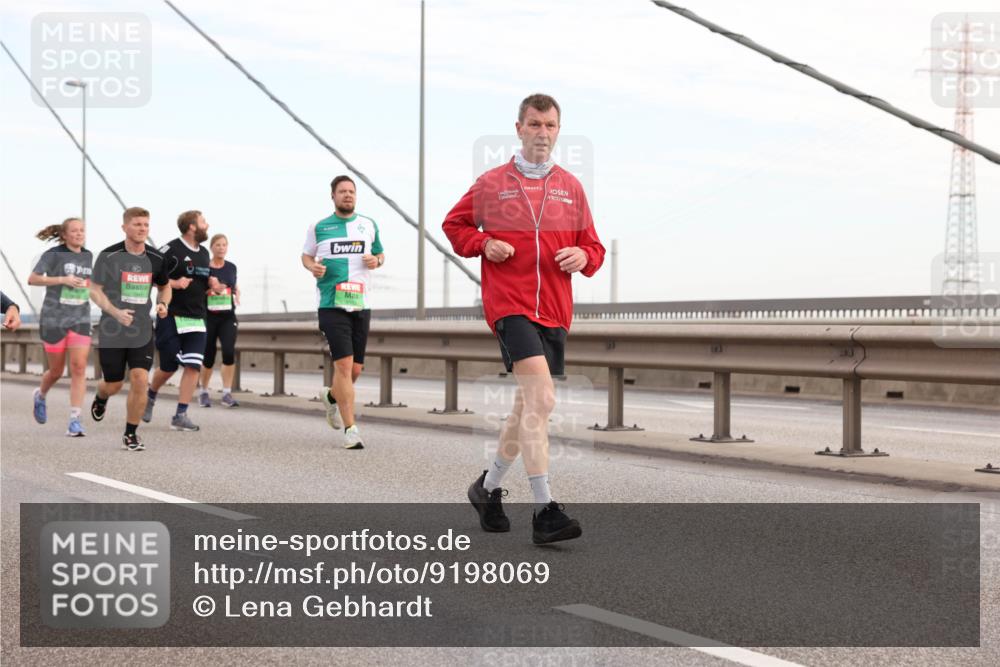 03.10.2025 - Köhlbrandbrückenlauf Lena Gebhardt http://msf.ph/oto/9198069 03.10.2025 15:33:23 Position 1  meine-sportfotos.de