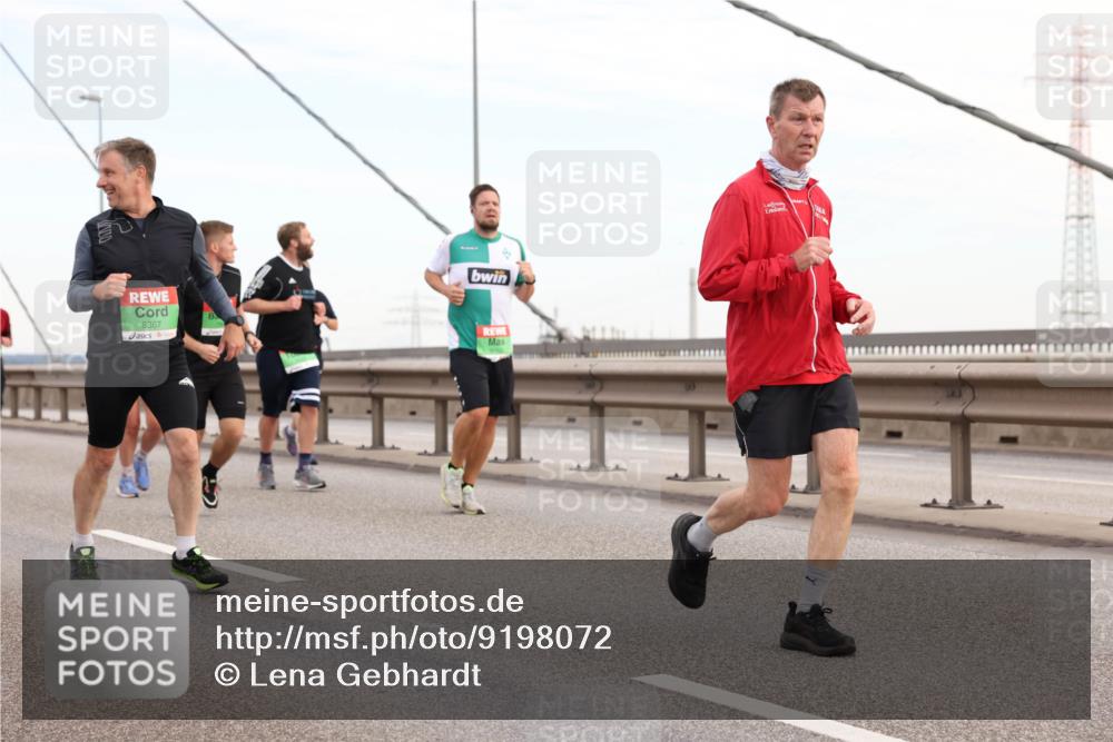 03.10.2025 - Köhlbrandbrückenlauf Lena Gebhardt http://msf.ph/oto/9198072 03.10.2025 15:33:23 Position 1 8367 meine-sportfotos.de
