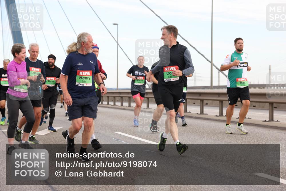 03.10.2025 - Köhlbrandbrückenlauf Lena Gebhardt http://msf.ph/oto/9198074 03.10.2025 15:33:24 Position 1 9540, 9541, 7777, 8367, 9163 meine-sportfotos.de