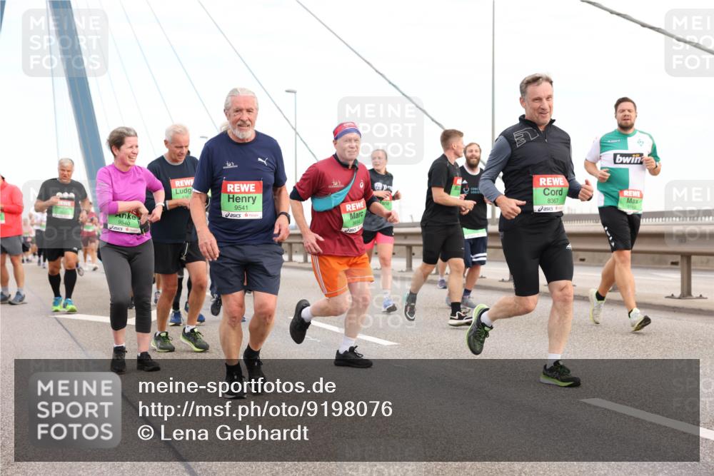 03.10.2025 - Köhlbrandbrückenlauf Lena Gebhardt http://msf.ph/oto/9198076 03.10.2025 15:33:24 Position 1 9540, 8381, 9541, 8654, 8367, 9163 meine-sportfotos.de