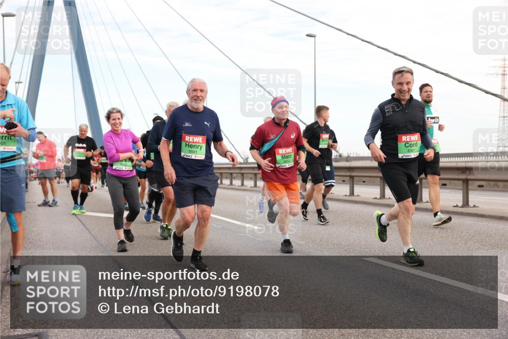 03.10.2025 - Köhlbrandbrückenlauf Lena Gebhardt http://msf.ph/oto/9198078 03.10.2025 15:33:24 Position 1 06, 9541, 9540, 8654, 8367 meine-sportfotos.de
