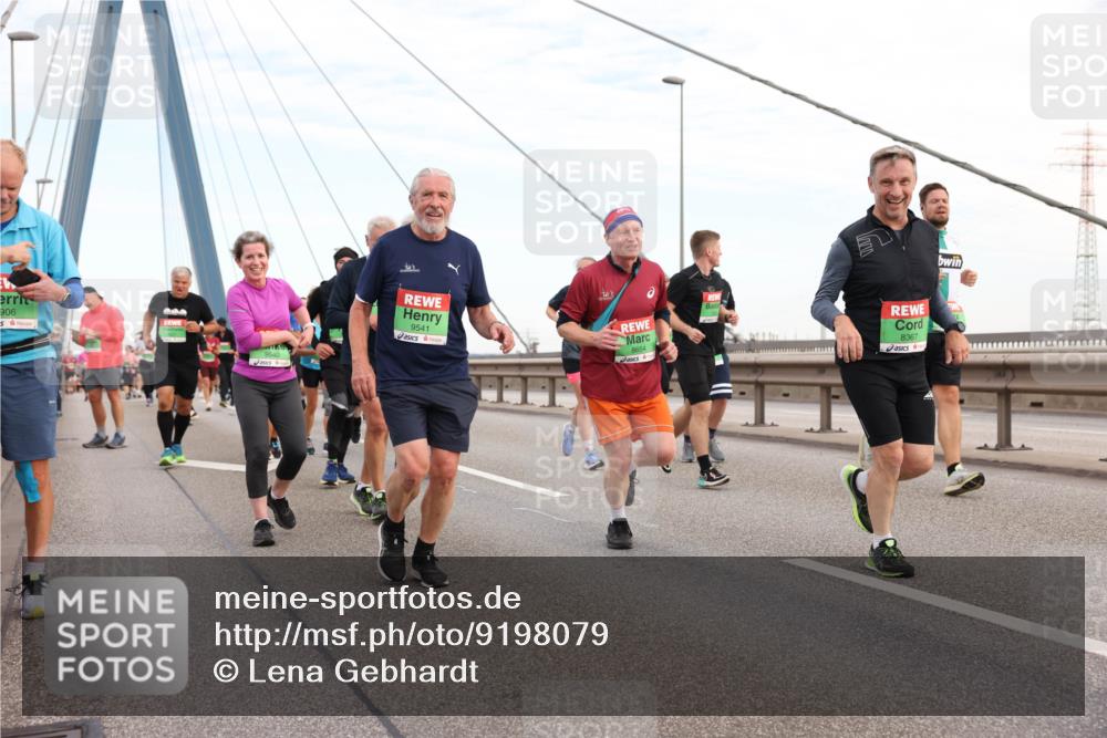 03.10.2025 - Köhlbrandbrückenlauf Lena Gebhardt http://msf.ph/oto/9198079 03.10.2025 15:33:25 Position 1 906, 9540, 9541, 8654, 8367 meine-sportfotos.de