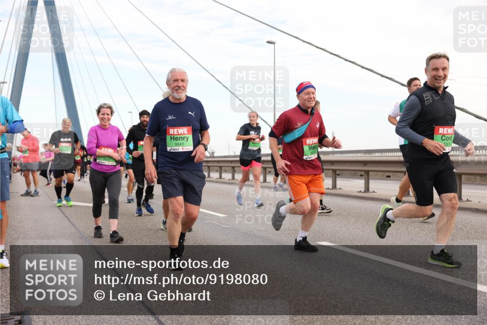 03.10.2025 - Köhlbrandbrückenlauf Lena Gebhardt http://msf.ph/oto/9198080 03.10.2025 15:33:25 Position 1 9540, 9541, 3367, 8654 meine-sportfotos.de