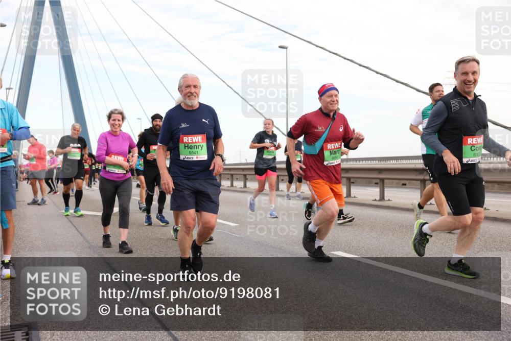 03.10.2025 - Köhlbrandbrückenlauf Lena Gebhardt http://msf.ph/oto/9198081 03.10.2025 15:33:25 Position 1 9541, 9540, 8654, 8367 meine-sportfotos.de