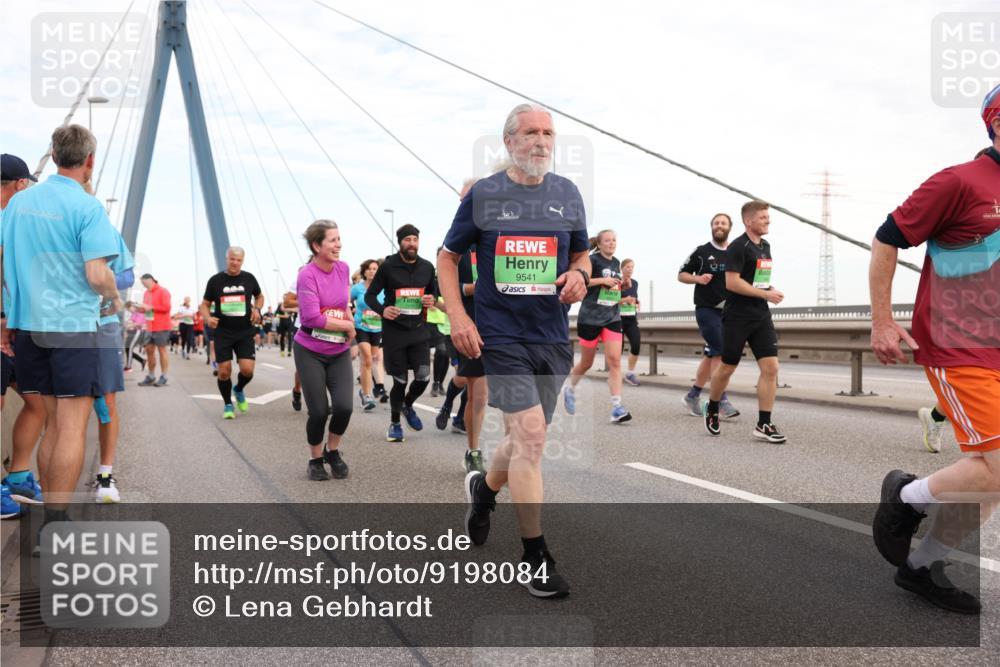 03.10.2025 - Köhlbrandbrückenlauf Lena Gebhardt http://msf.ph/oto/9198084 03.10.2025 15:33:26 Position 1 9541 meine-sportfotos.de
