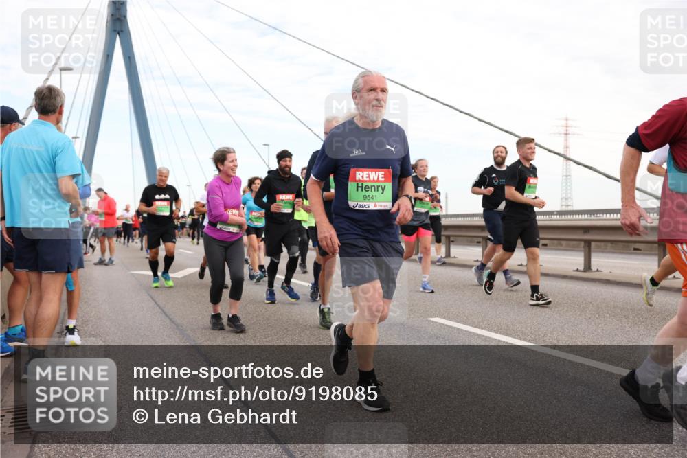 03.10.2025 - Köhlbrandbrückenlauf Lena Gebhardt http://msf.ph/oto/9198085 03.10.2025 15:33:26 Position 1 9541, 3 meine-sportfotos.de