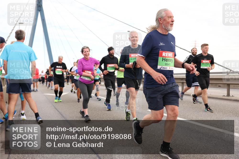 03.10.2025 - Köhlbrandbrückenlauf Lena Gebhardt http://msf.ph/oto/9198086 03.10.2025 15:33:26 Position 1 3, 9541 meine-sportfotos.de