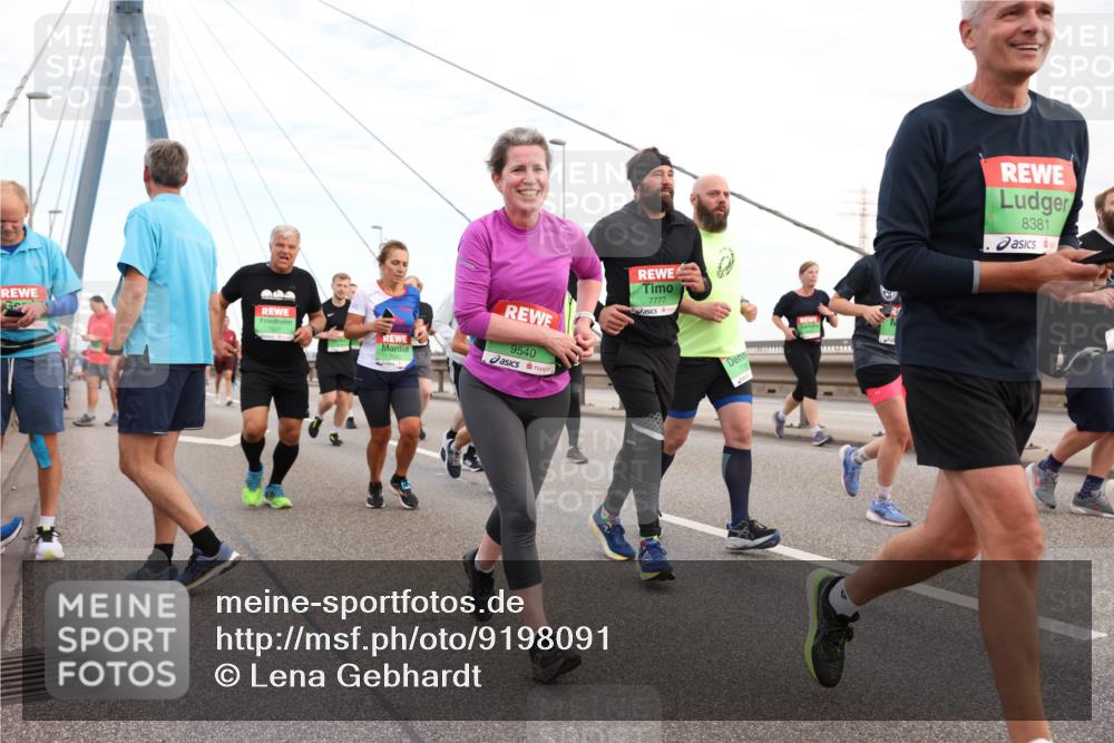 03.10.2025 - Köhlbrandbrückenlauf Lena Gebhardt http://msf.ph/oto/9198091 03.10.2025 15:33:27 Position 1 7847, 7777, 9540, 8381 meine-sportfotos.de