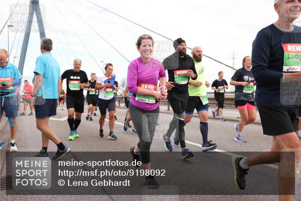 03.10.2025 - Köhlbrandbrückenlauf Lena Gebhardt http://msf.ph/oto/9198092 03.10.2025 15:33:27 Position 1 9540, 7777, 8054, 8381 meine-sportfotos.de