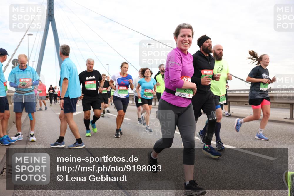 03.10.2025 - Köhlbrandbrückenlauf Lena Gebhardt http://msf.ph/oto/9198093 03.10.2025 15:33:27 Position 1 10, 9540 meine-sportfotos.de