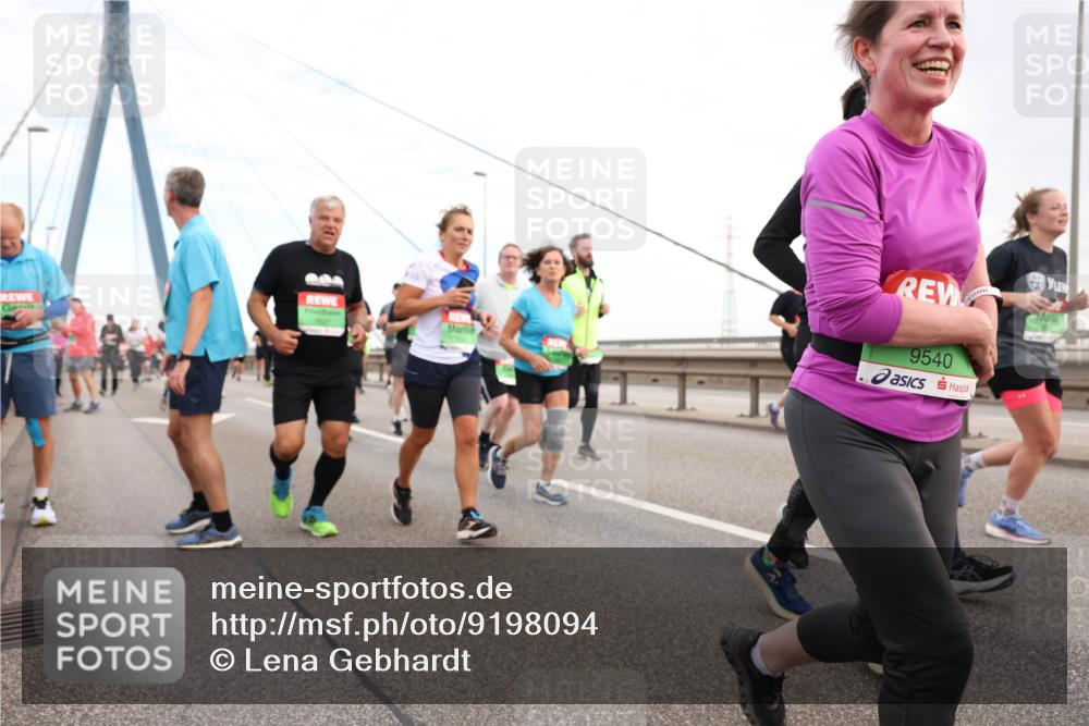 03.10.2025 - Köhlbrandbrückenlauf Lena Gebhardt http://msf.ph/oto/9198094 03.10.2025 15:33:28 Position 1 9540 meine-sportfotos.de
