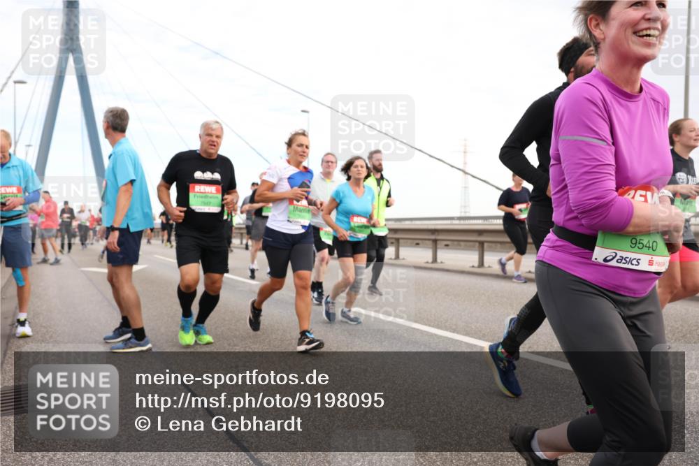 03.10.2025 - Köhlbrandbrückenlauf Lena Gebhardt http://msf.ph/oto/9198095 03.10.2025 15:33:28 Position 1 9540 meine-sportfotos.de