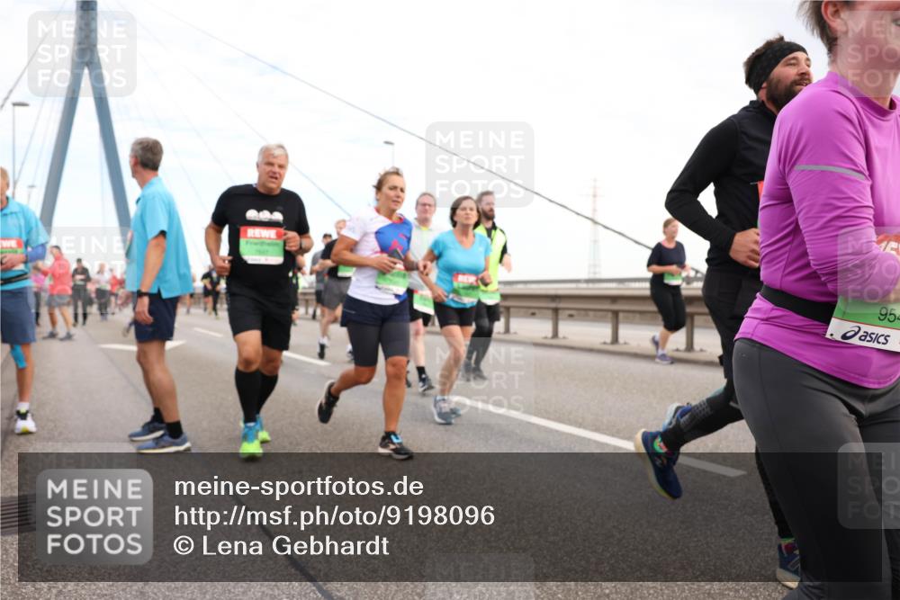 03.10.2025 - Köhlbrandbrückenlauf Lena Gebhardt http://msf.ph/oto/9198096 03.10.2025 15:33:28 Position 1 954 meine-sportfotos.de