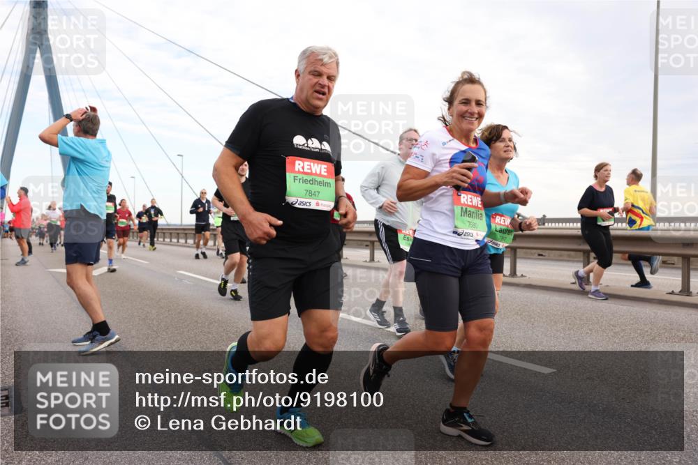 03.10.2025 - Köhlbrandbrückenlauf Lena Gebhardt http://msf.ph/oto/9198100 03.10.2025 15:33:28 Position 1 7847, 7580, 7967 meine-sportfotos.de