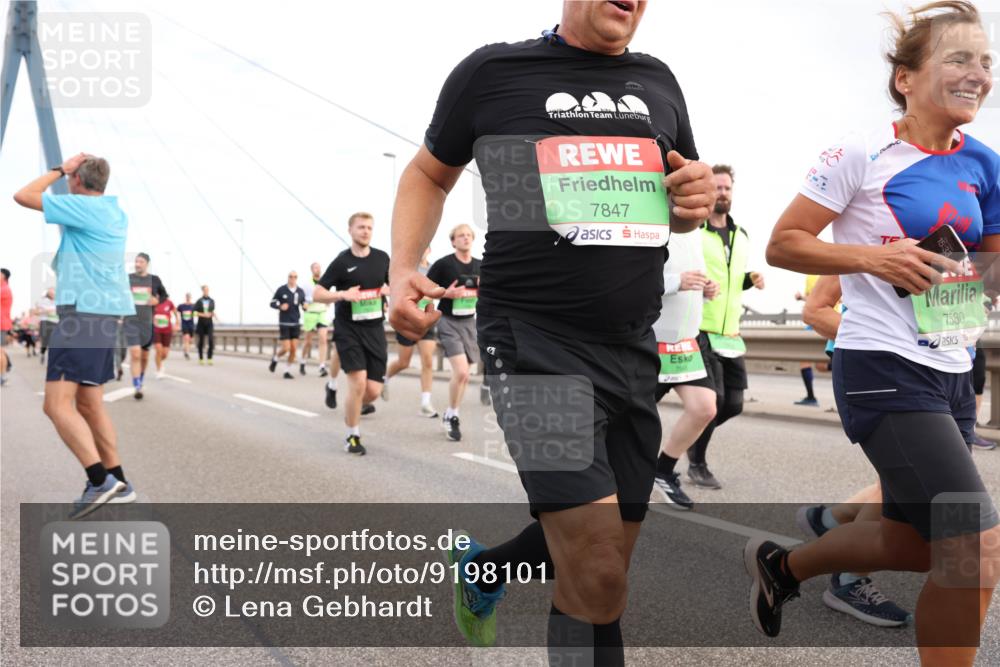03.10.2025 - Köhlbrandbrückenlauf Lena Gebhardt http://msf.ph/oto/9198101 03.10.2025 15:33:29 Position 1 7847, 7580 meine-sportfotos.de