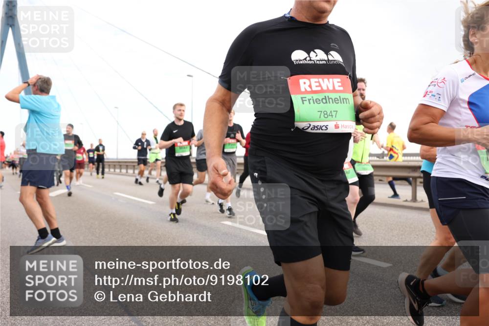03.10.2025 - Köhlbrandbrückenlauf Lena Gebhardt http://msf.ph/oto/9198102 03.10.2025 15:33:29 Position 1 7847 meine-sportfotos.de
