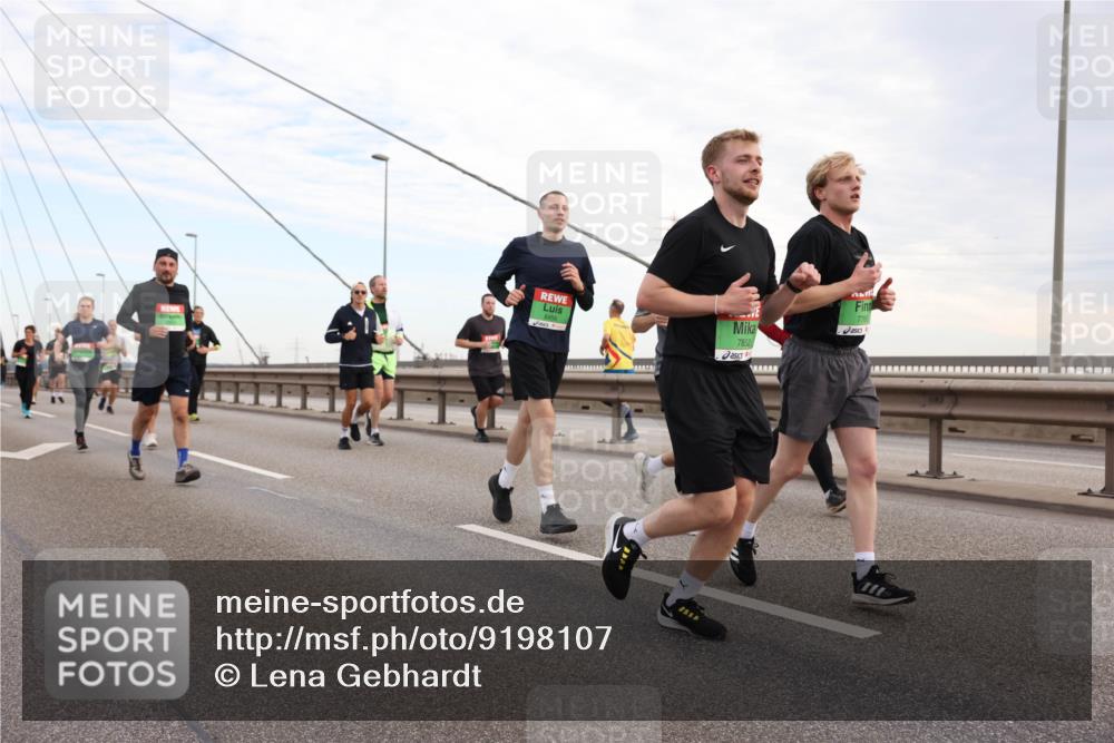 03.10.2025 - Köhlbrandbrückenlauf Lena Gebhardt http://msf.ph/oto/9198107 03.10.2025 15:33:30 Position 1 7852, 7760 meine-sportfotos.de