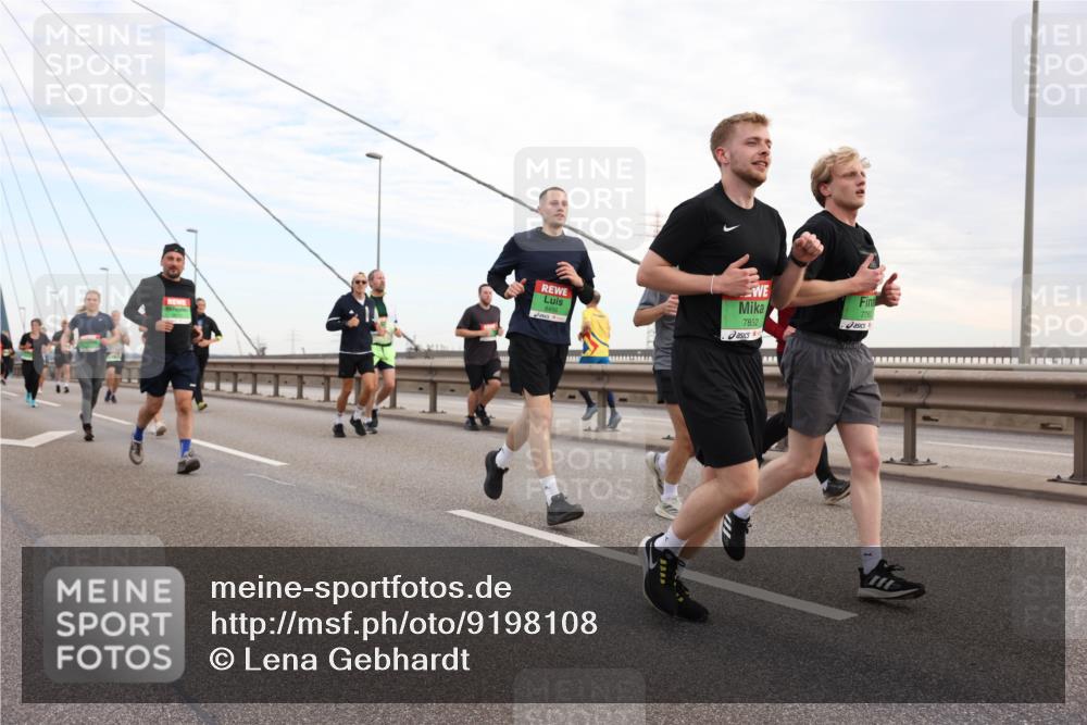 03.10.2025 - Köhlbrandbrückenlauf Lena Gebhardt http://msf.ph/oto/9198108 03.10.2025 15:33:30 Position 1 8456, 7852, 7760 meine-sportfotos.de